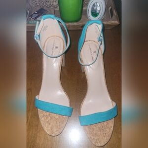 New BANDOLINO Heels sz 10